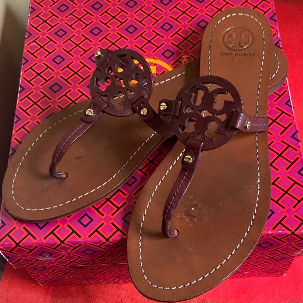 Tory Burch Burgundy Leather Logo Thong Sandals. Size 9 - Picture 4 of 4